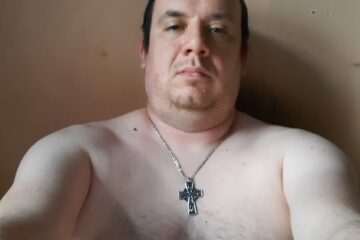 Cherche homme à Charleroi pour devenir sissy, débutant sans expérience, enveloppé et poilu.